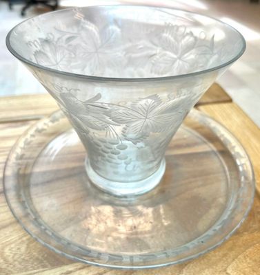 Lot cpt : Vase et son dormant en cristal. XIXème siècle. H 1…