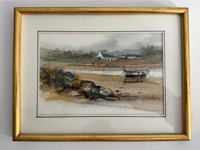 aquarelle encadrée représentant un bateau sur une plage, avec une maison en arrière-plan