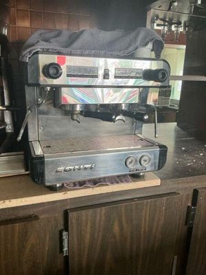 a coffee machine sitting on a counter in a kitchen