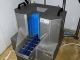a machine that is sitting on the floor in a room