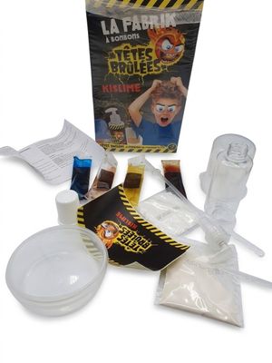 Le contenu d'un kit scientifique comprend un bec, un tube et un sac.