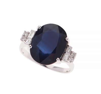 Bague ovale en saphir et diamant