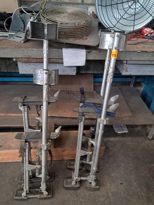 2 Paires d'échasses en alu - Photo 1