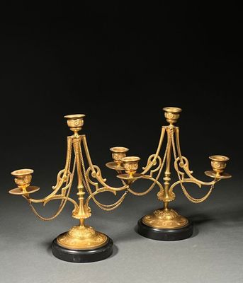 Paire de petits CHANDELIERS à trois feux de lumières, à déco… - Photo 1