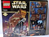 une boîte contenant un ensemble lego star wars