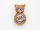une image représentant une médaille d'or sur laquelle figure un ange