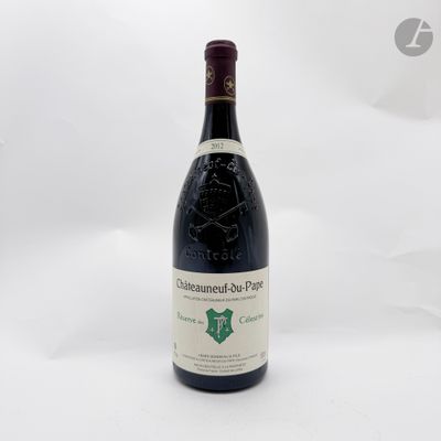 une photo d'une bouteille de vin sur fond blanc