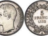 Gros plan sur une pièce de monnaie portant le visage d'un homme