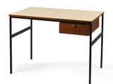 un petit bureau surmonté d'un tiroir
