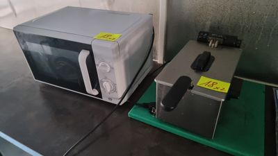 Lot composé d'un micro-ondes B et 1 friteuse - Photo 1