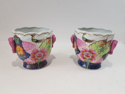 paire de vases chinois ornés de fleurs et d'oiseaux