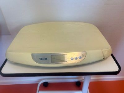 an image of a scale on top of a table