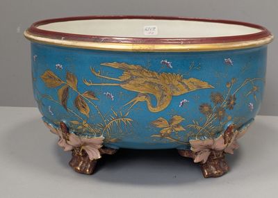 un grand bol bleu orné d'un motif d'oiseau