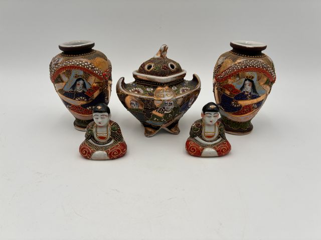 Art d’asie, paire de vases, brûle parfum et 2 figures Satsuma.  É...