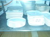 a lot of plates that are sitting on a shelf