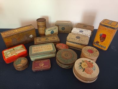 Lot de boîtes publicitaires en métal dont Banania, pastilles…