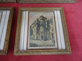 deux photos encadrées représentant un bâtiment et une photo d'une église
