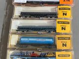 cinq wagons dans le colis posé sur la table