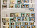 une photo d'une collection de timbres représentant des animaux