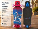 deux skateboards posés sur une terrasse en bois au bord de l'océan