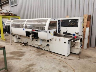une image d'une machine dans une usine