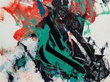 peinture abstraite représentant un cheval noir sur lequel sont projetées des éclaboussures de peinture rouge, verte et bleue