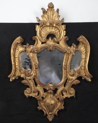 une image représentant un miroir doré sur lequel est posé un oiseau