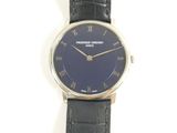 gros plan d'une montre-bracelet avec des chiffres romains