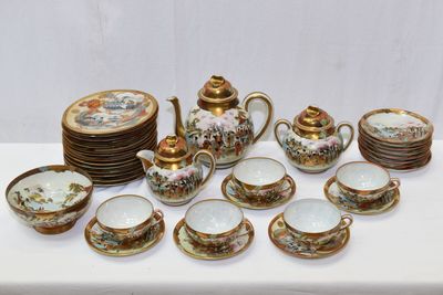 SERVICE à thé asiatique comprenant 2 verseuses, sucrier, 5 t…