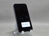 un téléphone portable posé sur un support