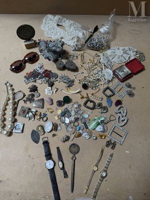 a lot of jewelry that is on the table