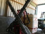 une photo d'une grande machine dans un bâtiment