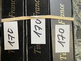 trois livres empilés les uns sur les autres