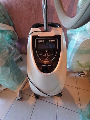 a machine that is sitting on the floor in the room