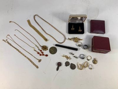 Ensemble de bijoux fantaisie comprenant : 2 paires de bouton… - Photo 1