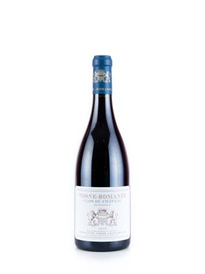 une bouteille de vin posée sur une table