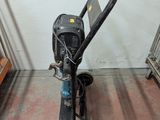 a machine that is sitting on the floor in a room