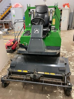l'image d'une machine installée dans un garage