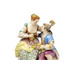 une image représentant une figurine de deux femmes assises sur un banc