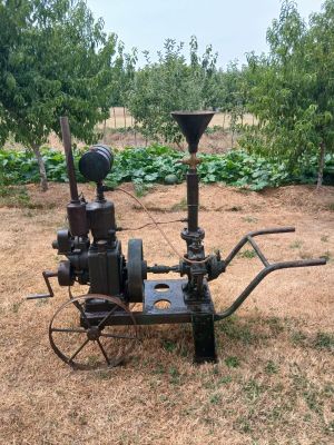 a small machine that is sitting in the middle of a field