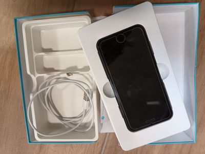 Smartphone APPLE IPhone 8 Se trouve à l'hôtel des ventes - Photo 1