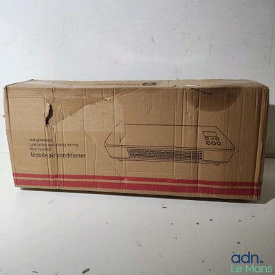 une boîte en carton sur laquelle est représenté un avion