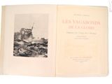 un livre ouvert avec l'image d'un bateau dans l'eau