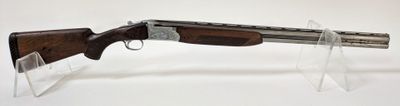 une image représentant un fusil de chasse avec un canon en bois et un support en acrylique transparent