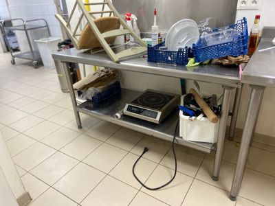 Table de travail professionnelle en inox avec entretoise - Photo 1