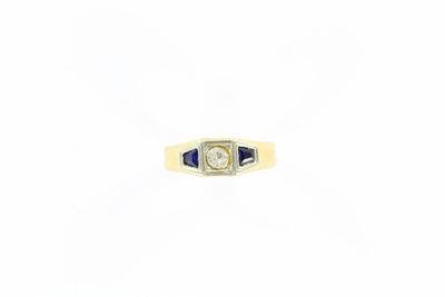 une bague en diamant et saphir
