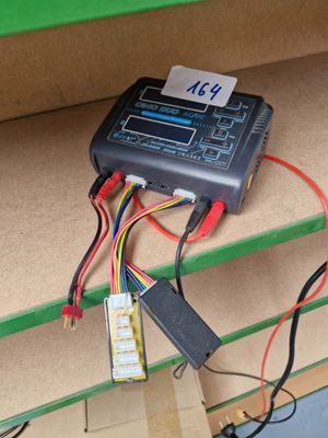 Double chargeur de batteries HTRC C240 DUO