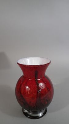 Pascal GUERNIC. Vase balustre en verre à décor intercalaire …