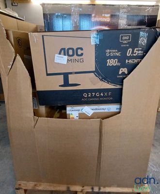 une boîte en carton contenant un écran d'ordinateur