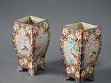 paire de vases chinois de style cloissant, décorés d'oiseaux et de fleurs